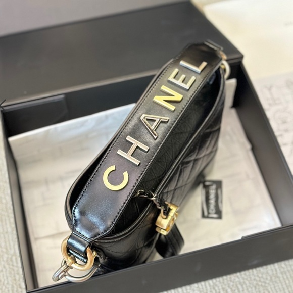 Chanel Gabrielle small model handbag in black quilted leather - Picture 3 of 9